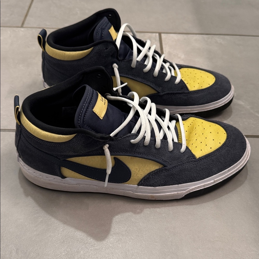 Nike Men's Navy and Yellow Athletic Shoes